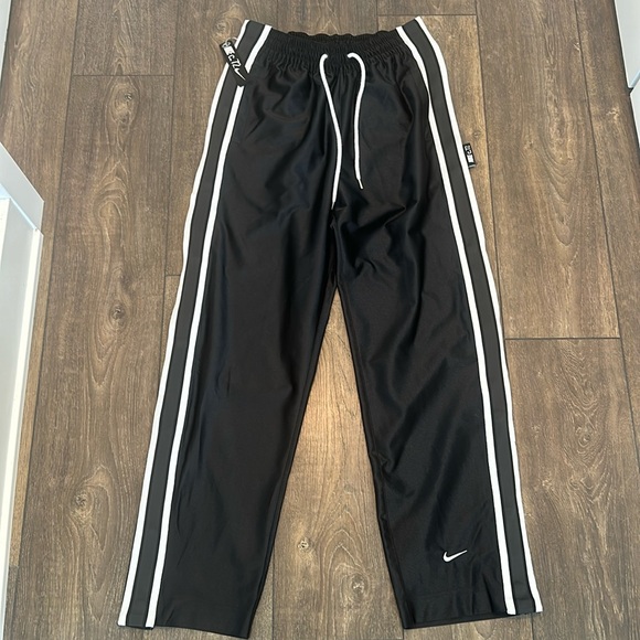 Nike Tearaway Pant Circa in Black/White Small - Picture 2 of 4